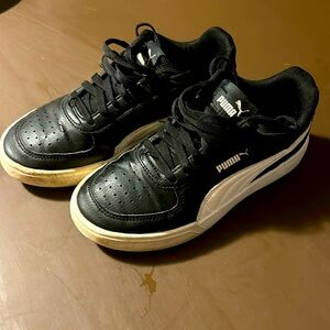 Size 5 kids puma sneakers